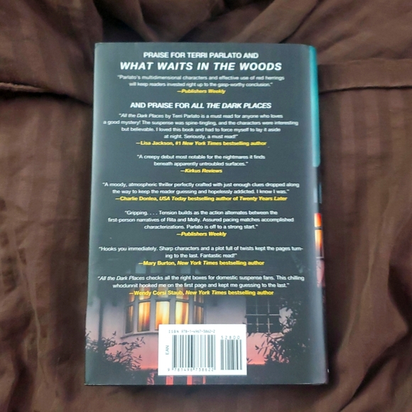 Watch Your Back/What Waits In The Woods-Terri Parlato Hardcover Suspense Novels - Picture 9 of 10